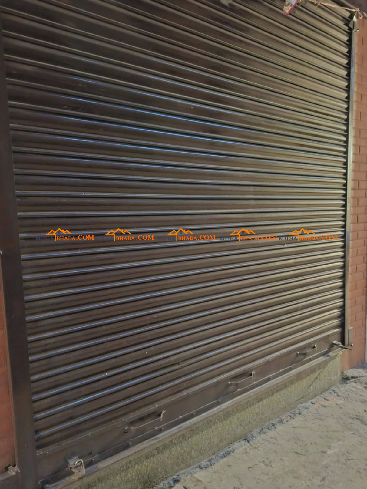 Shutter available for rent in New Road ward-23